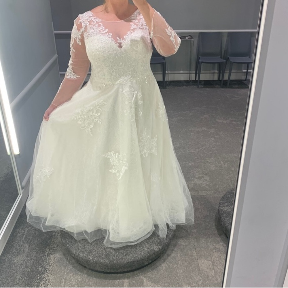 Oleg Cassini Wedding Dress Size 18 Ivory